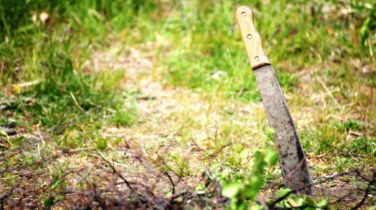 Machettes pour la chasse et la p&ecirc;che : un outil polyvalent et indispensable